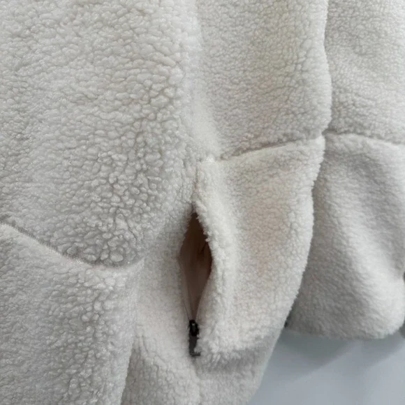 Vuori Lou Full Zip Jacket White Marshmallow Color Cozy Chic Fleece Sherpa M NEW - Picture 7 of 15